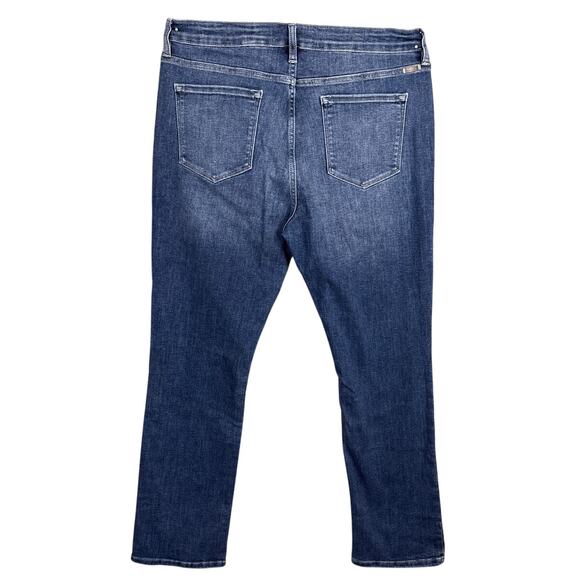 KanCan Women's Mid Rise Straight Leg Denim Jeans Medium Wash Plus Size 32 - Picture 2 of 8